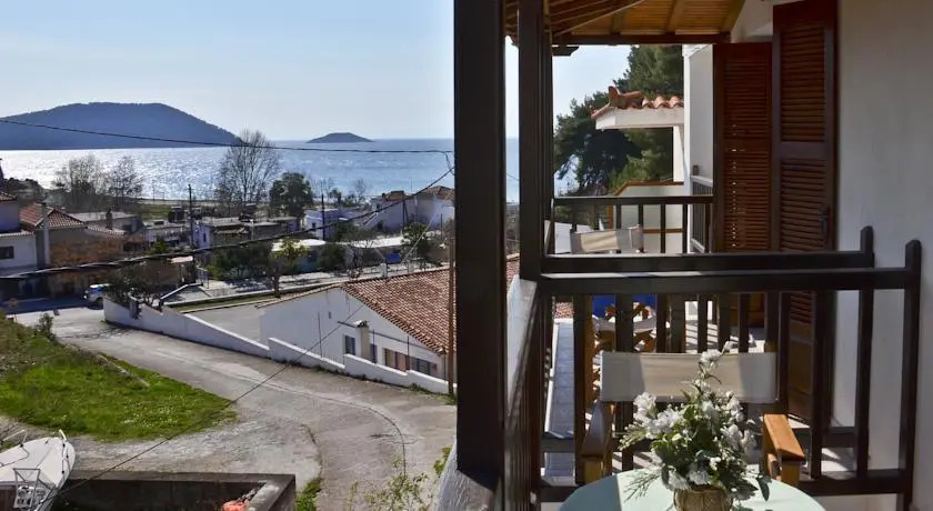 Aris Junior Studio & Apartments