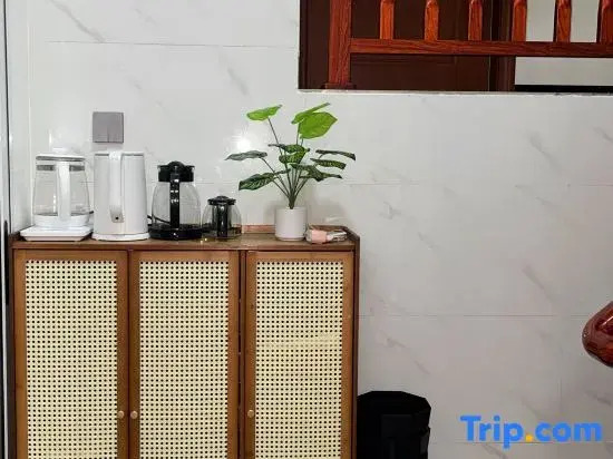 Shiyou Bajiu Youth Hostel (Beihai Yintan International Passenger Port)