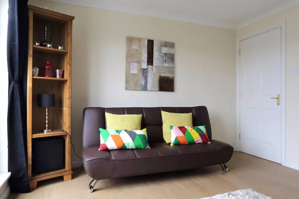 2 Bedroom Apartment off Leith Walk Sleeps 5