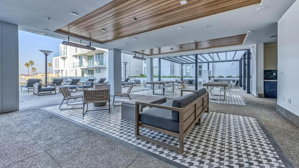 One Lux Stay at G8