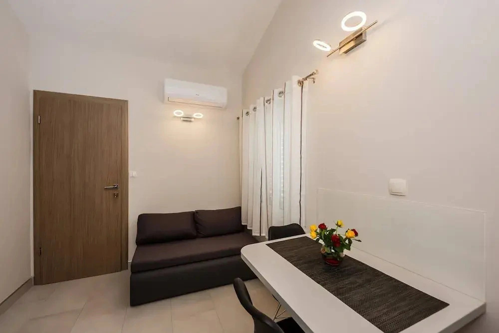 Coastal Apartment in Sibenik-brodarica