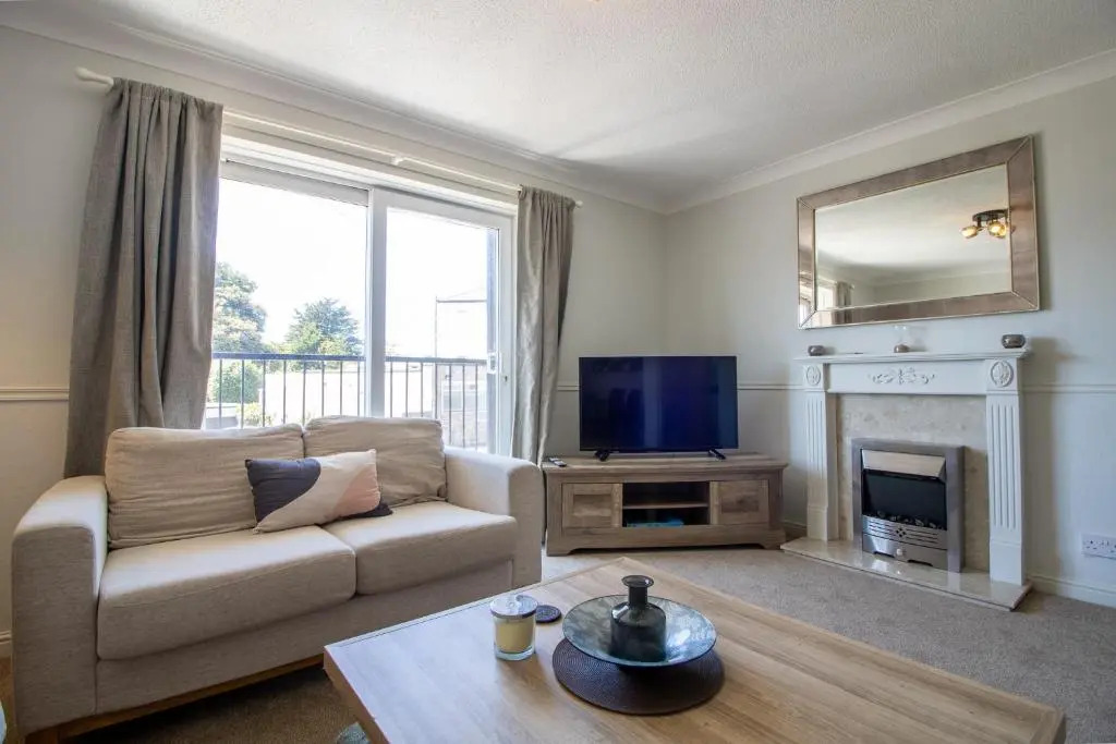 Laurels- 3-beds, Parking, Short Walk to Beach