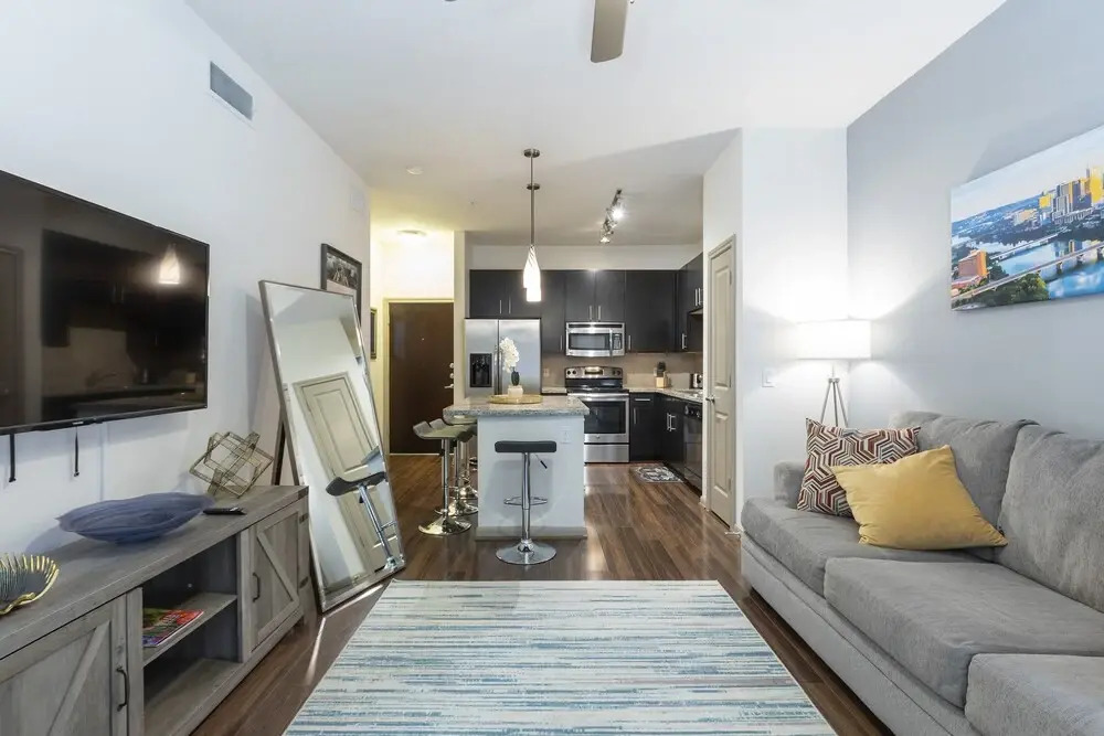Luxurious & Cozy Midtown Texas Condo