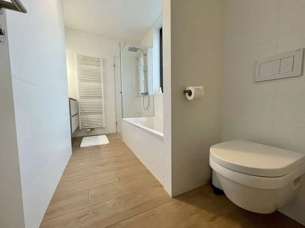 OneLuxStay near Diamond District