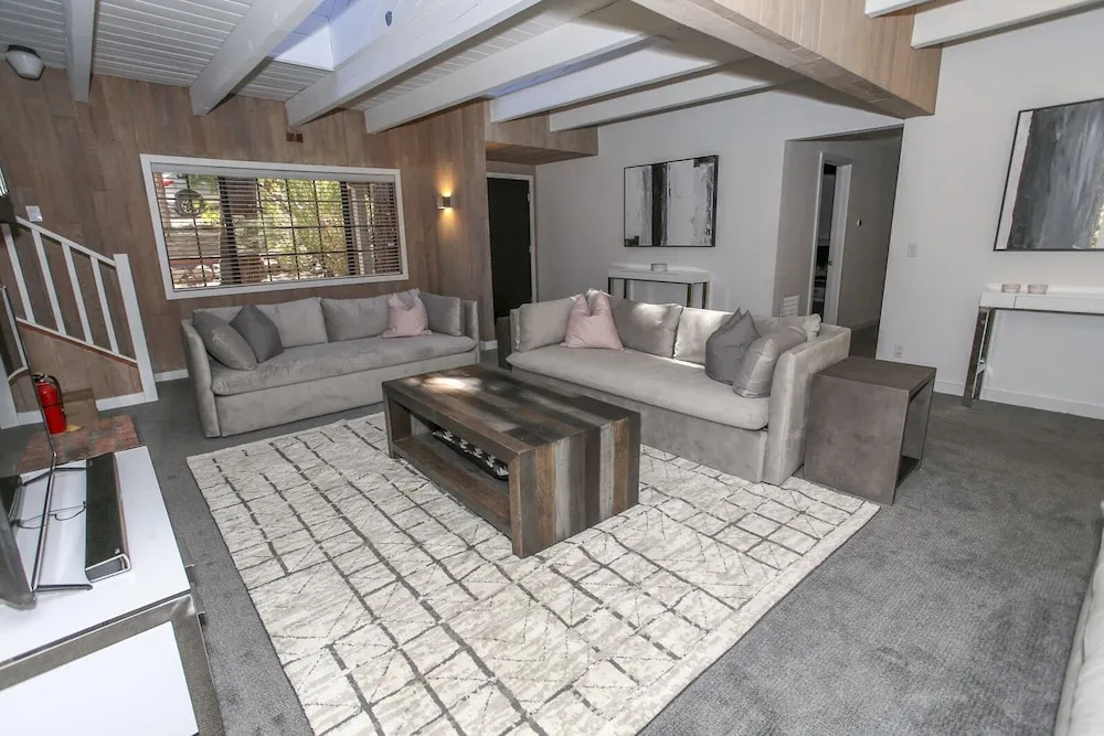 Scandinavian Dream Chalet - 3 Br home by RedAwning