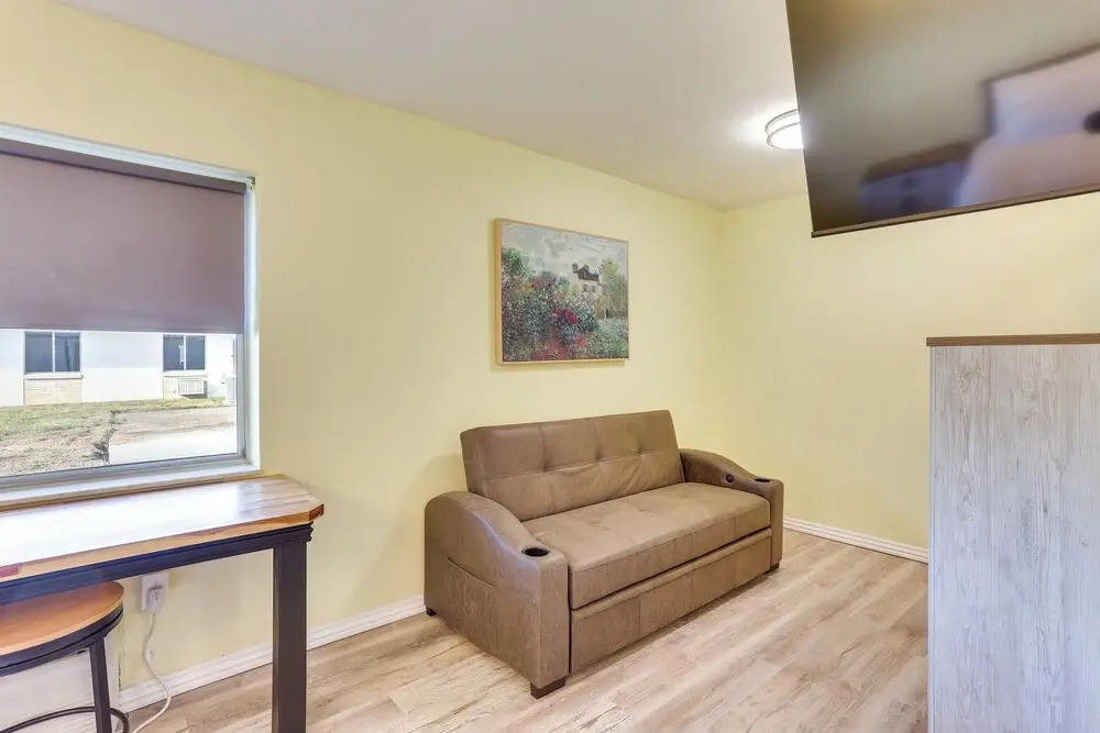 Quiet Oakland City Studio: Walk Downtown!