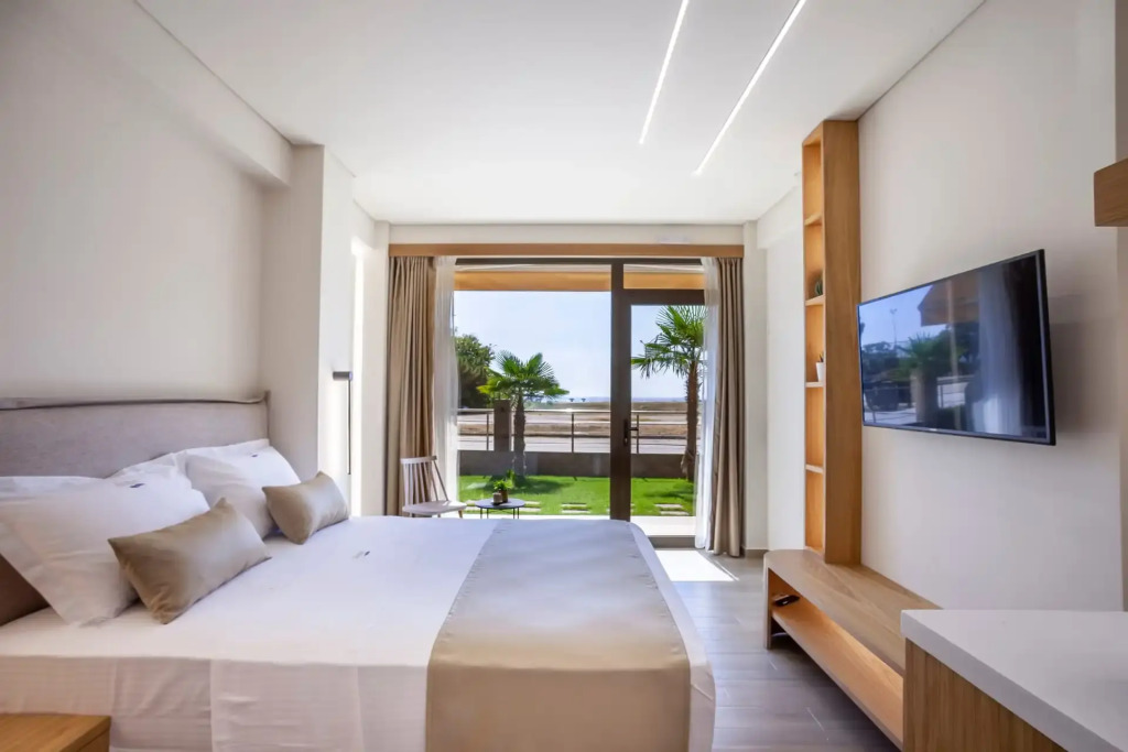 Aliston Deluxe Living