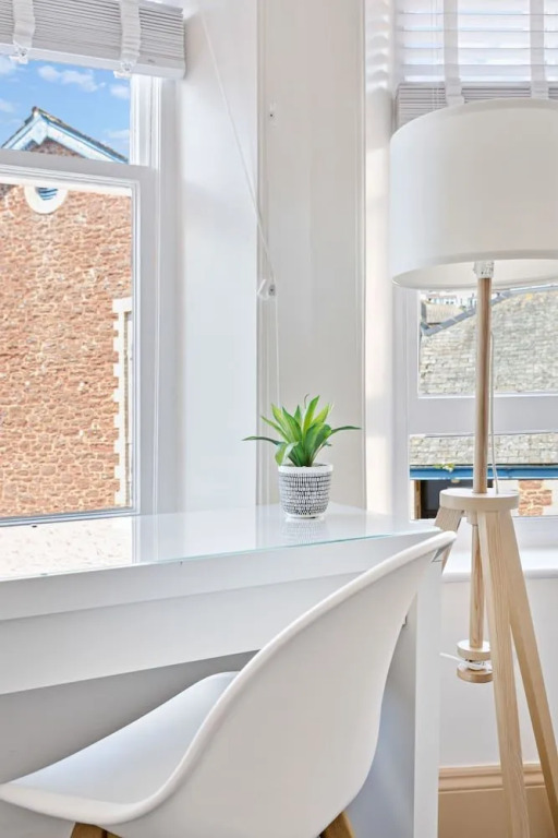 Park View R & R - Adult Only - Self-Catering - Free Parking - EV Point