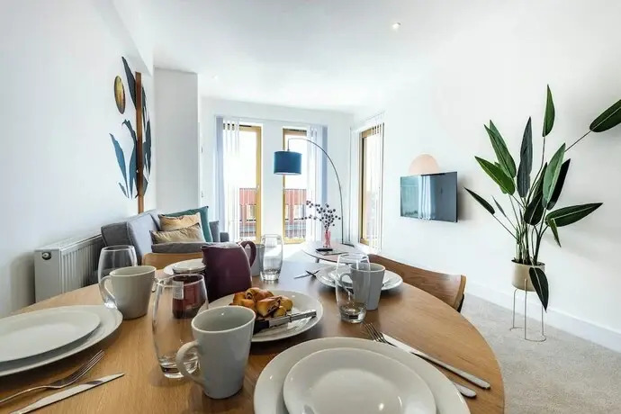 Modern Apts with Balcony in Mitcham