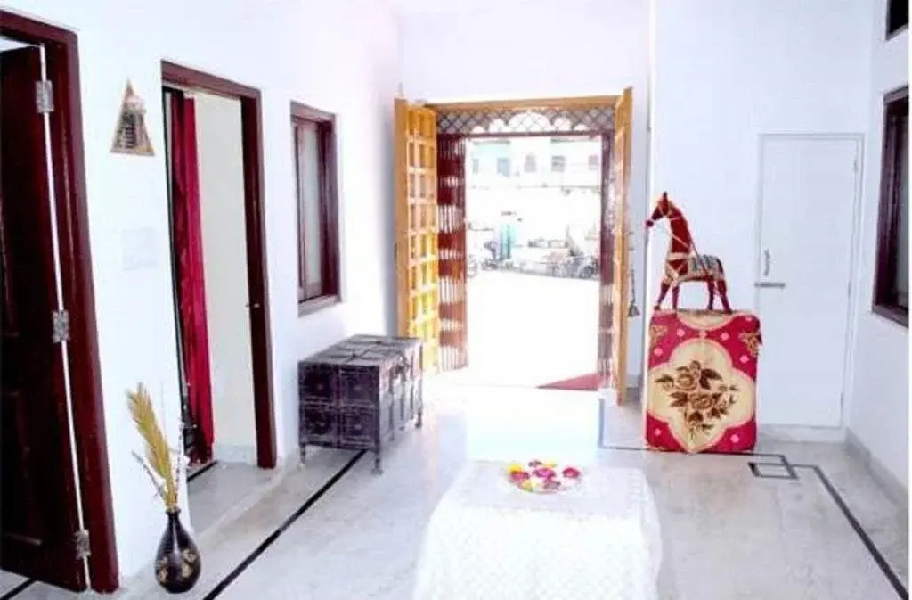 The Girdhar Niwas By OYO Rooms