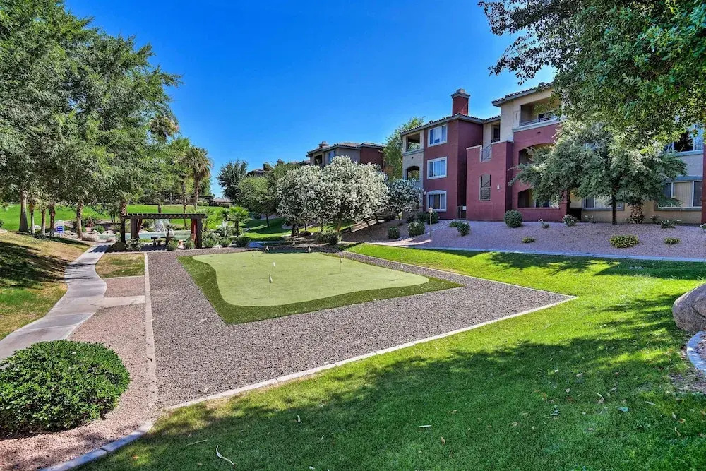 Walk to Papago Park: Central Phoenix Condo