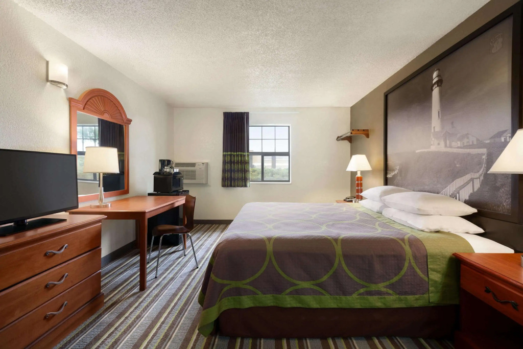 Super 8 by Wyndham Colorado Springs/Afa Area