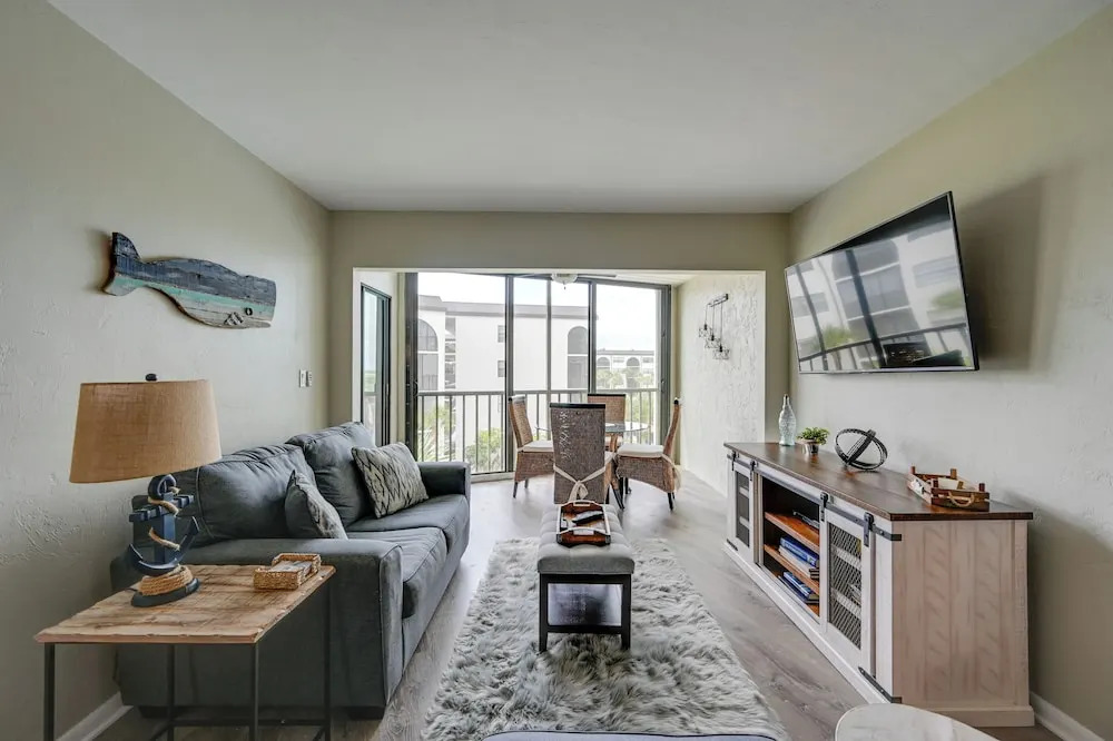 2 Mi to Tigertail Beach: Quiet Waterfront Condo
