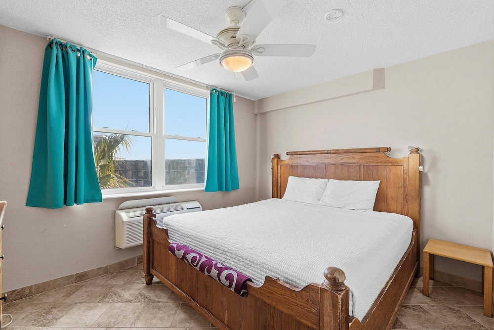 Hawaiian Inn 502
