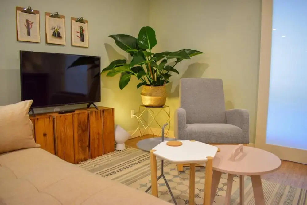 Modern 2 Bedroom West End Suite