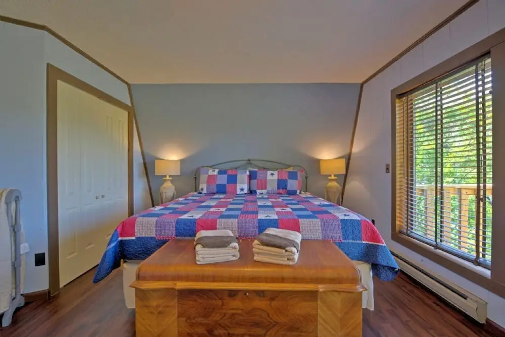 Red Nova - 3 Br Home