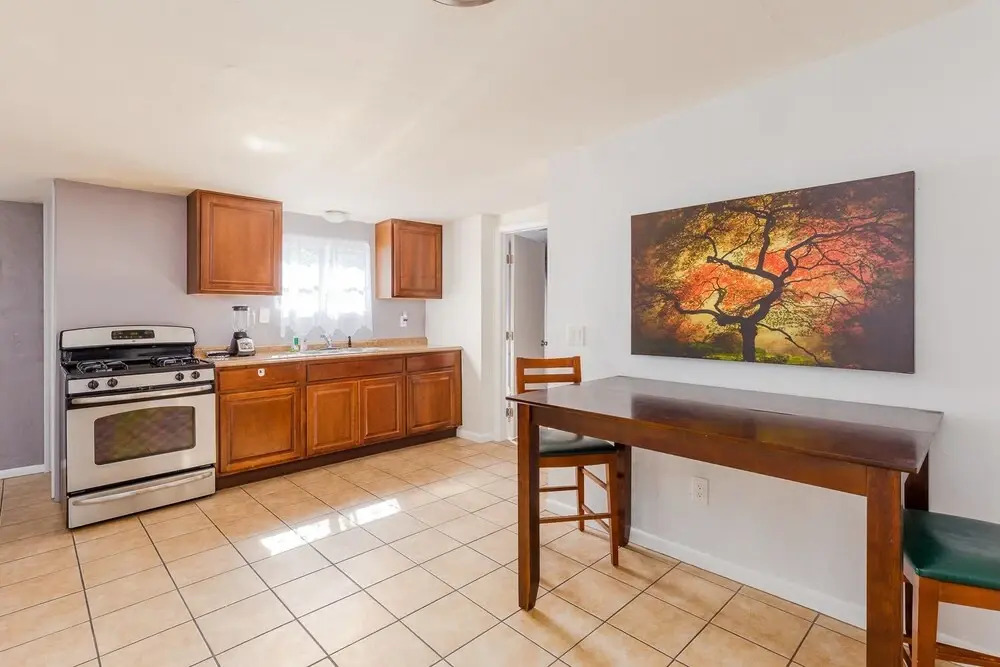Spacious, Exquisite 4-bed Home in Tucson