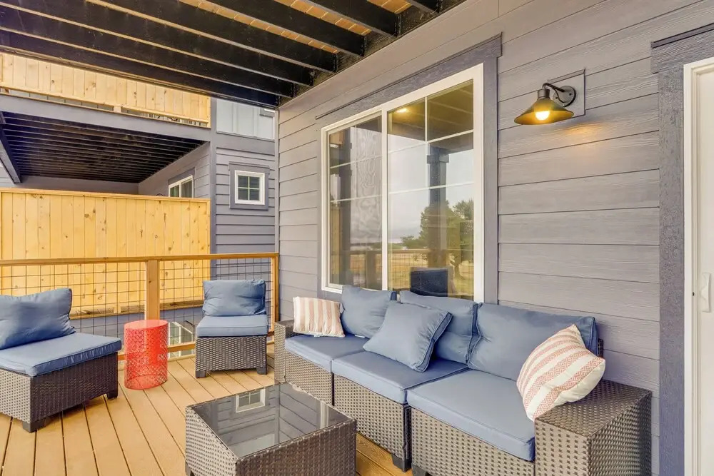 Columbia River Views: Spacious Hammond Getaway!