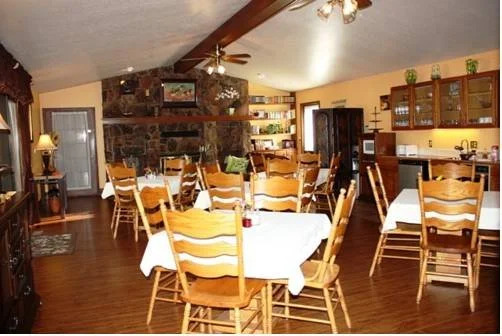 Lookout Inn GuestHouse and Suites