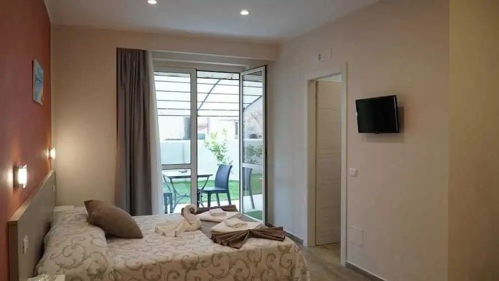 Asterias Residence - Rooms & SPA