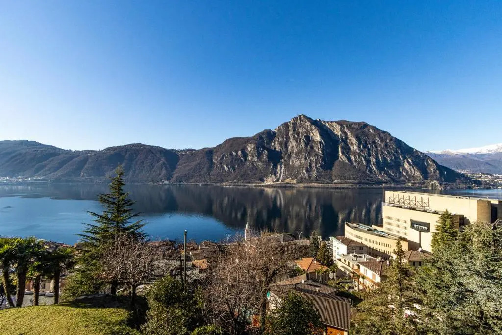 NEW! Bellavista Residence Wraparound Lake Views