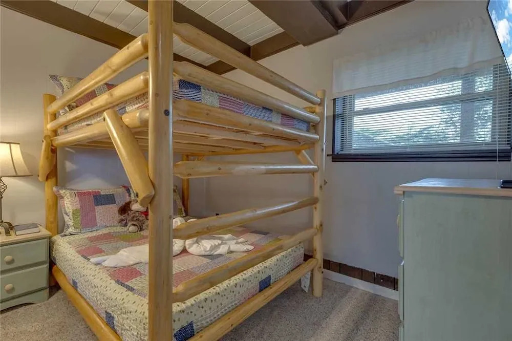 Bear View Chalet Three Bedroom Cabin