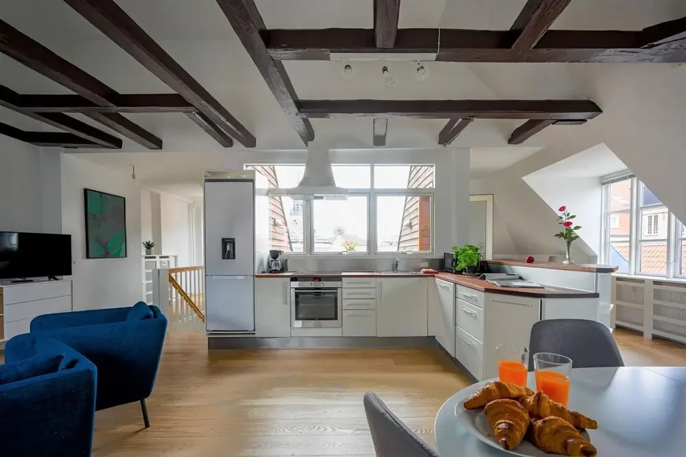 Sanders Merchant - Dreamy 3-bdr Apt w Terrace