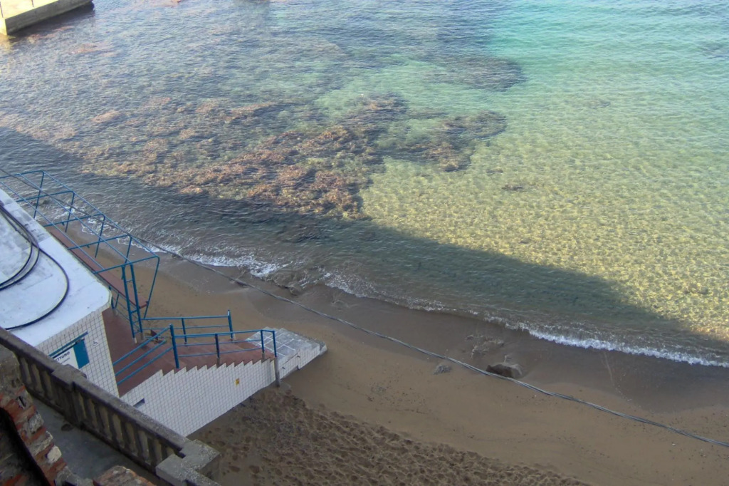 In vacation residence , 40 mt from the sea, apartment for 4-6 people, on the first floor with terrac-Villa Marina - INT. 5 trilo Libeccio
