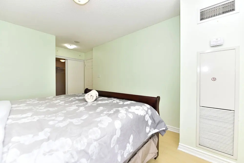 Sarkar Suites - 3888 Duke of York Blvd