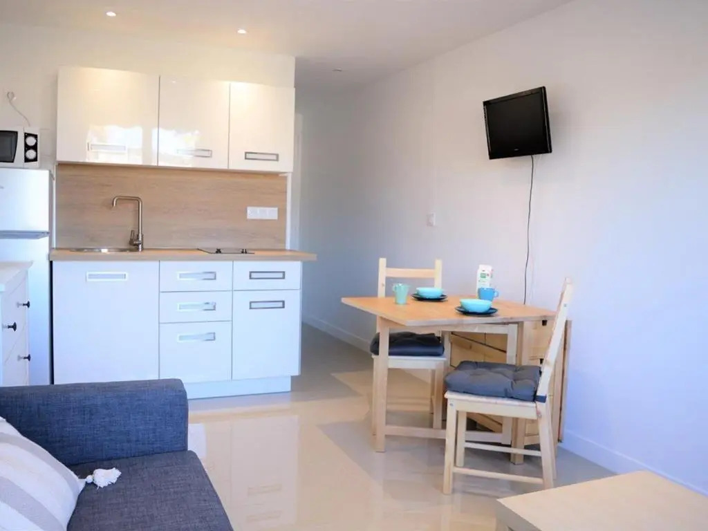 Appartement Le Lavandou, 1 pièce, 2 personnes - FR-1-251-78