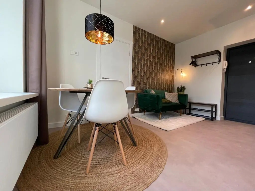 Beautiful 2-bedroom apartment 5 min from center with free parking