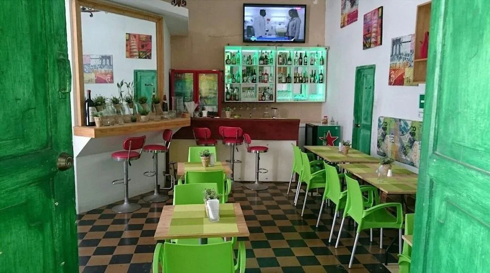Hostel Green House Coffee Bar