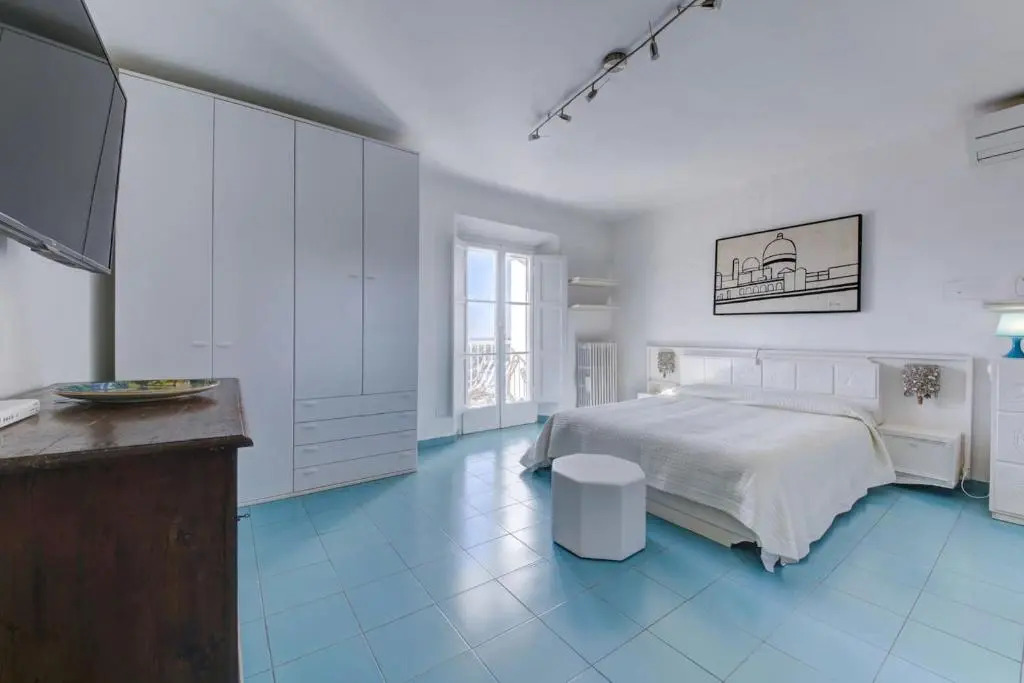 Apartment with 3 bedrooms in Forte dei Marmi with wonderful sea view furnished balcony and WiFi 100 m from the beach