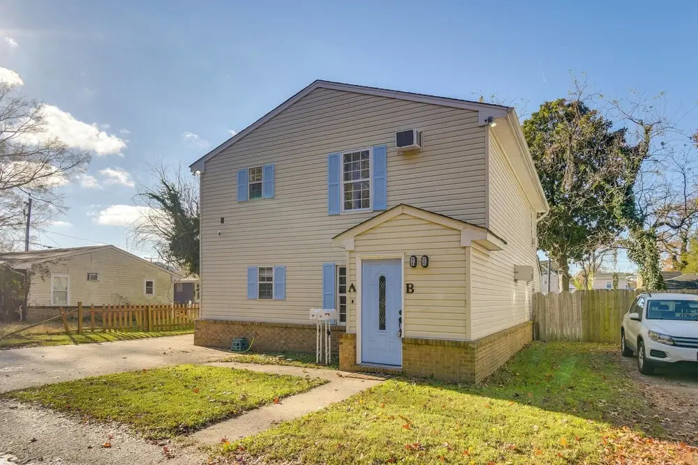 < 1 Mi to Beach! Quaint Norfolk Duplex w/ Yard