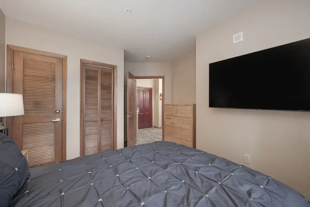 Premium Unit 2216 - One Bedroom - Zephyr Mountain Lodge 1 Condo