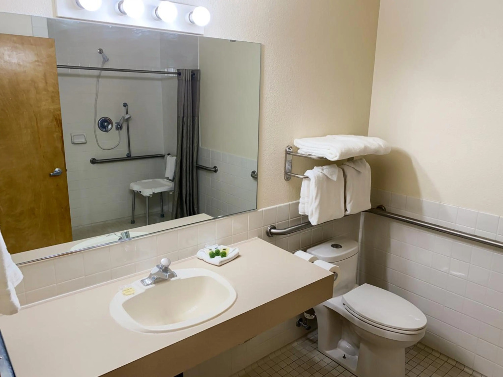 Sisters Inn & Suites