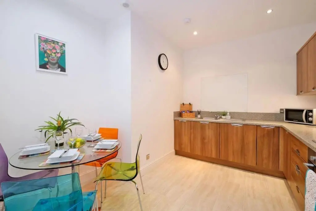 Modern & Spacious Apartment in City Centre
