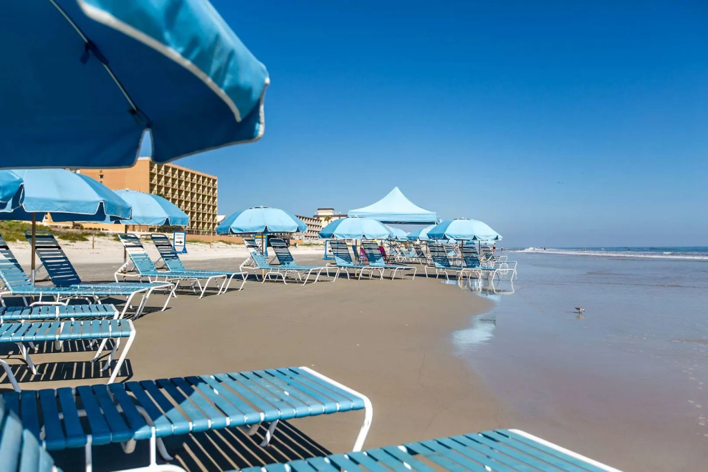 Georgian Inn Beach Club