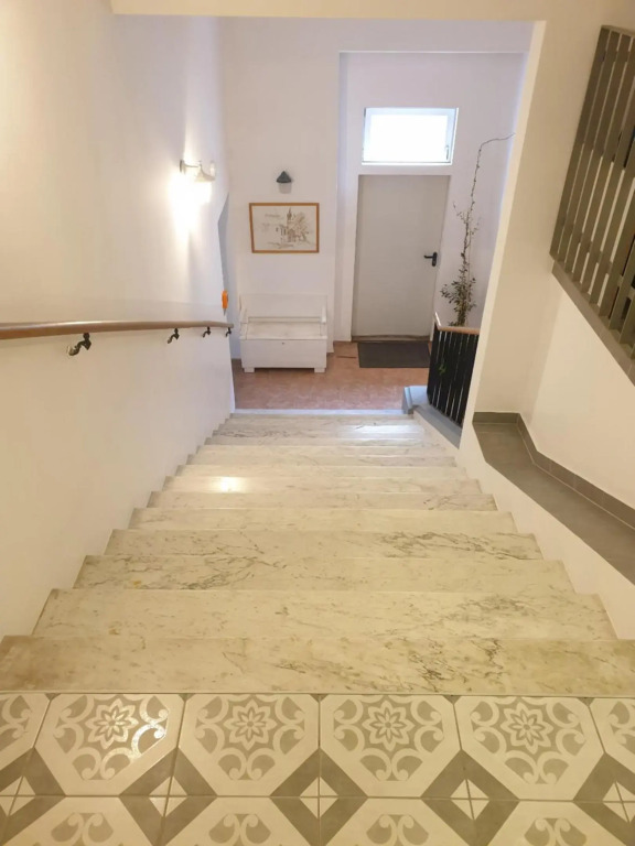 Sunny and spacious apartment near city centre