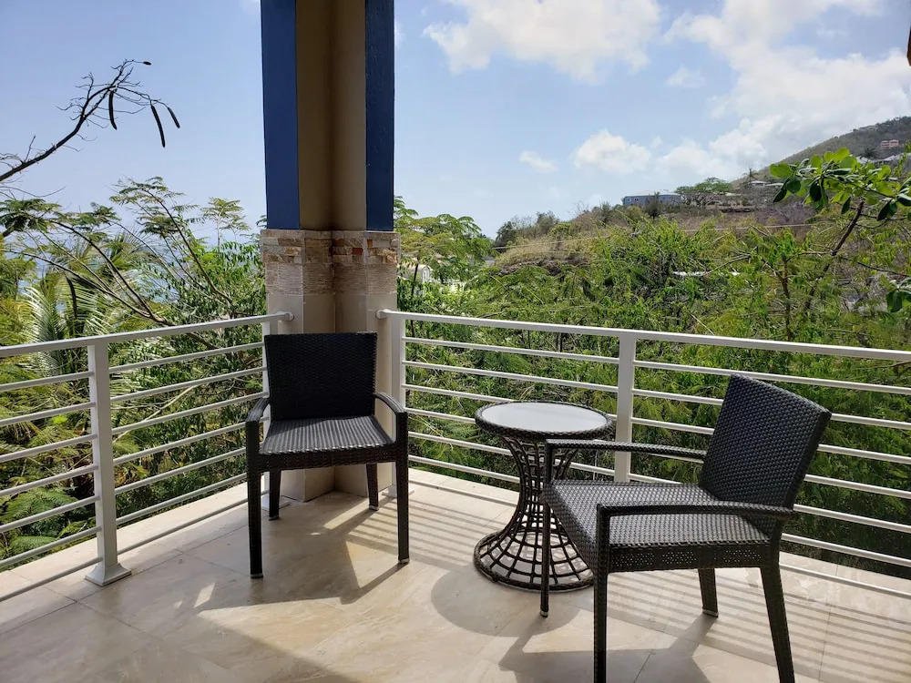 Villa Indigo Sunny 1BR Apartment in Private Gated Estate