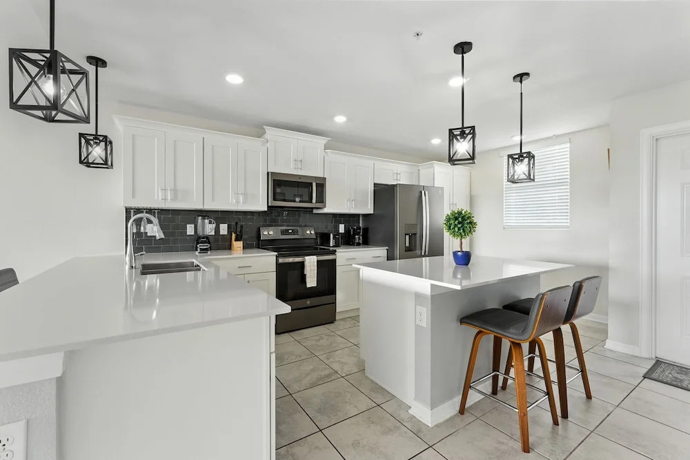 Elegant 2BR in Storey Lake Top Location