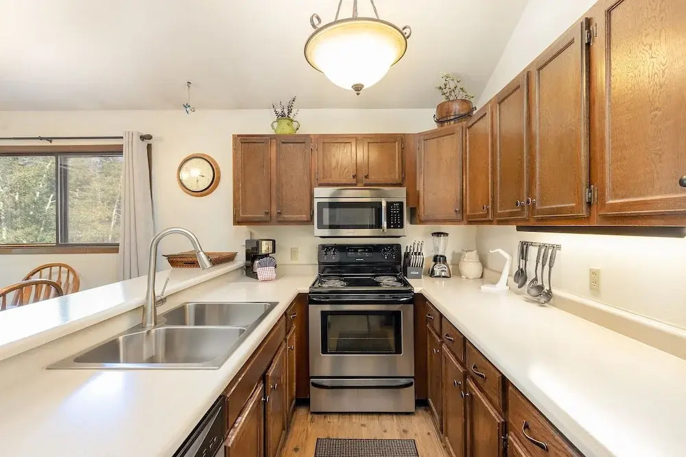 1196 Flying Dutchman 1 Bedroom Condo by RedAwning