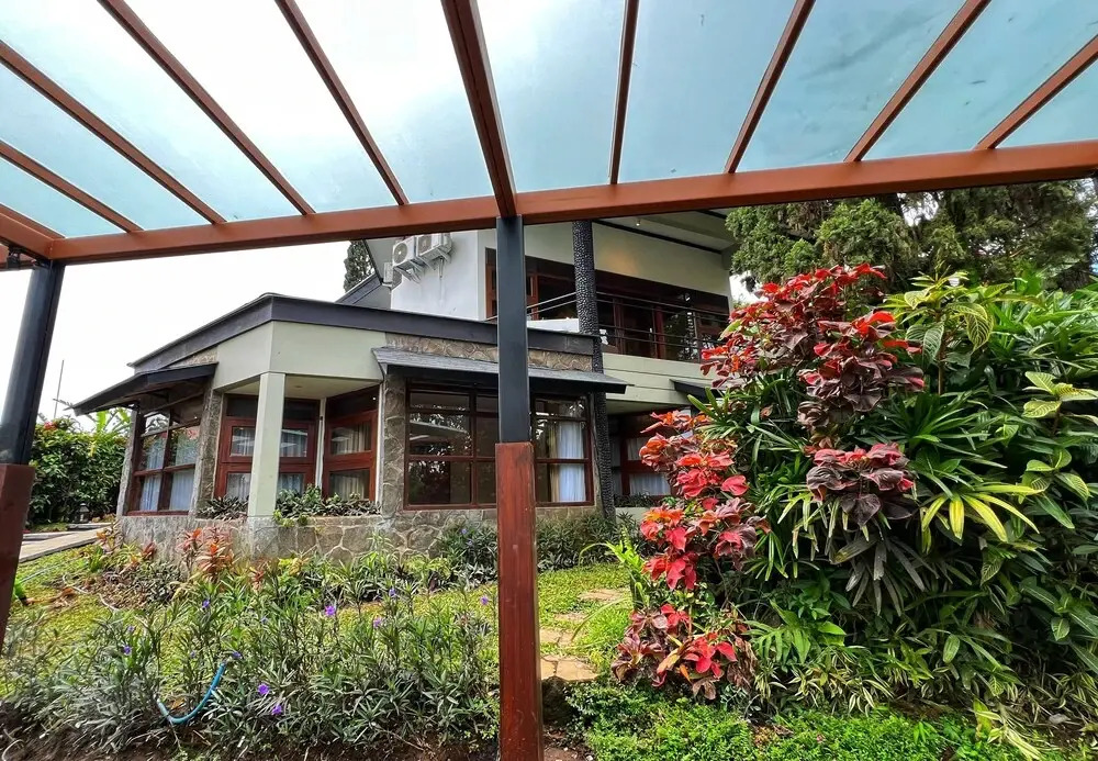 Villa 4-BR Klub Bunga No. 8 Batu Malang