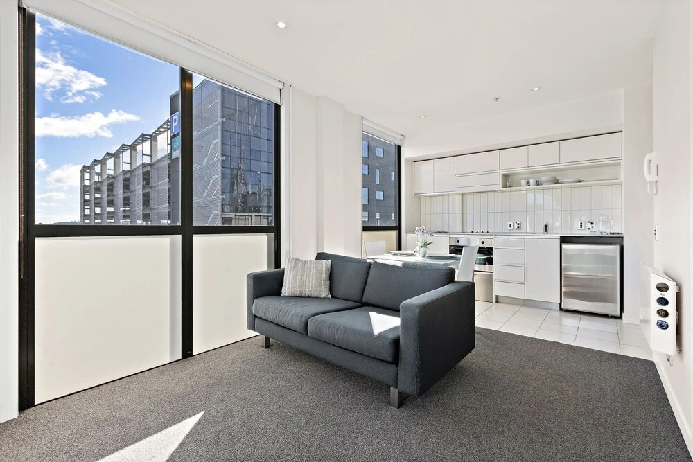 QV Lovely 1 Bedroom w Parking 1069