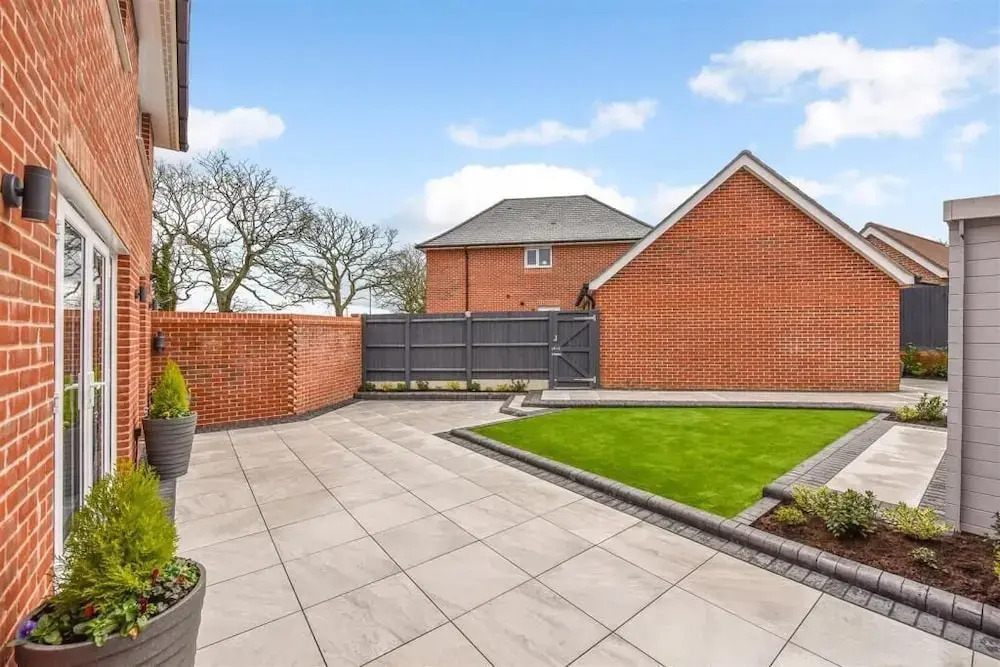 Barfoot Close