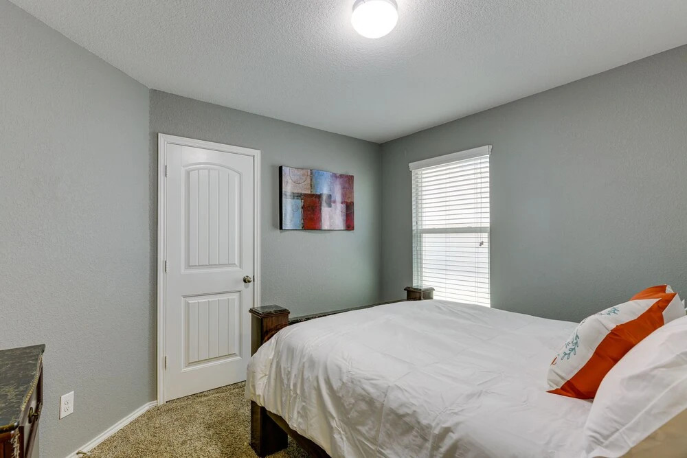 Beautiful San Antonio Home w/ 75" TV & King Bed