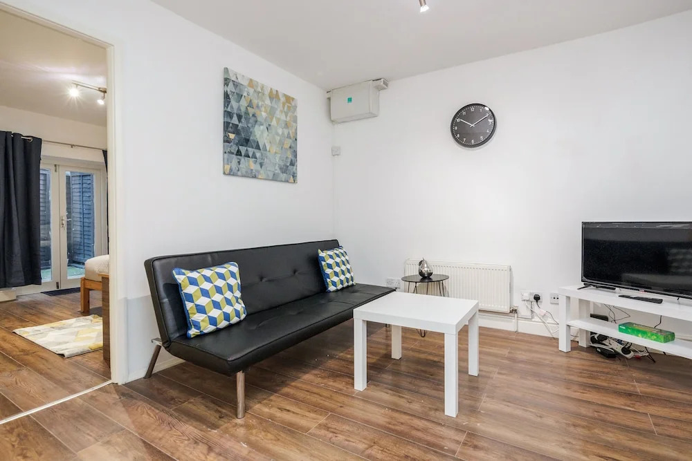Charming 1-bed Basement Apartment in Lewisham