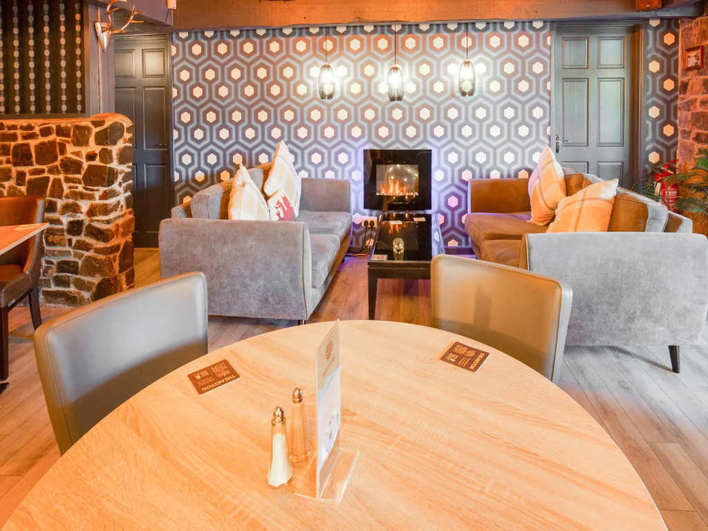OYO Lamphey Hall