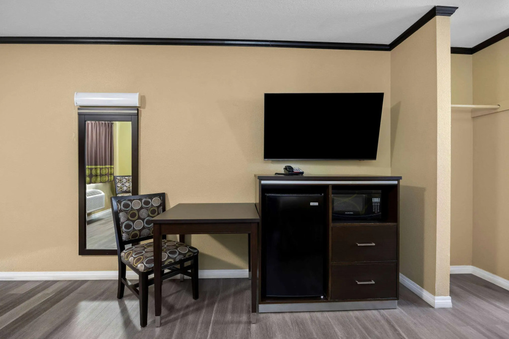 Super 8 by Wyndham Crescent City