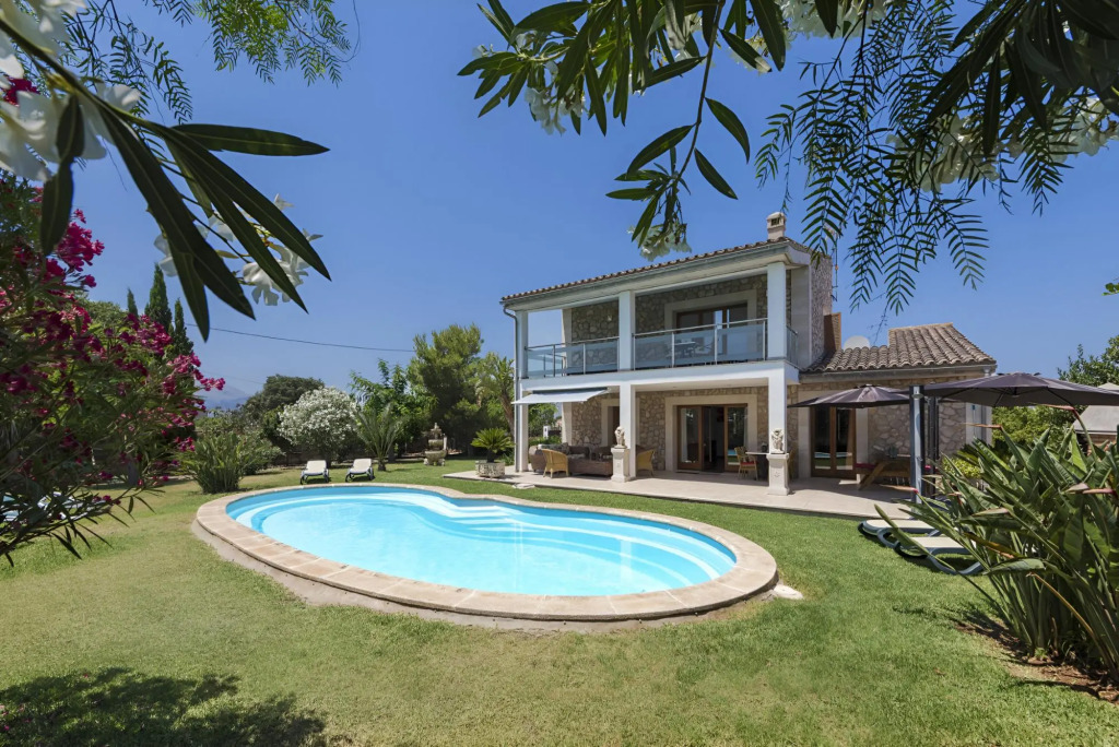 Villa can Costa by homevillas360
